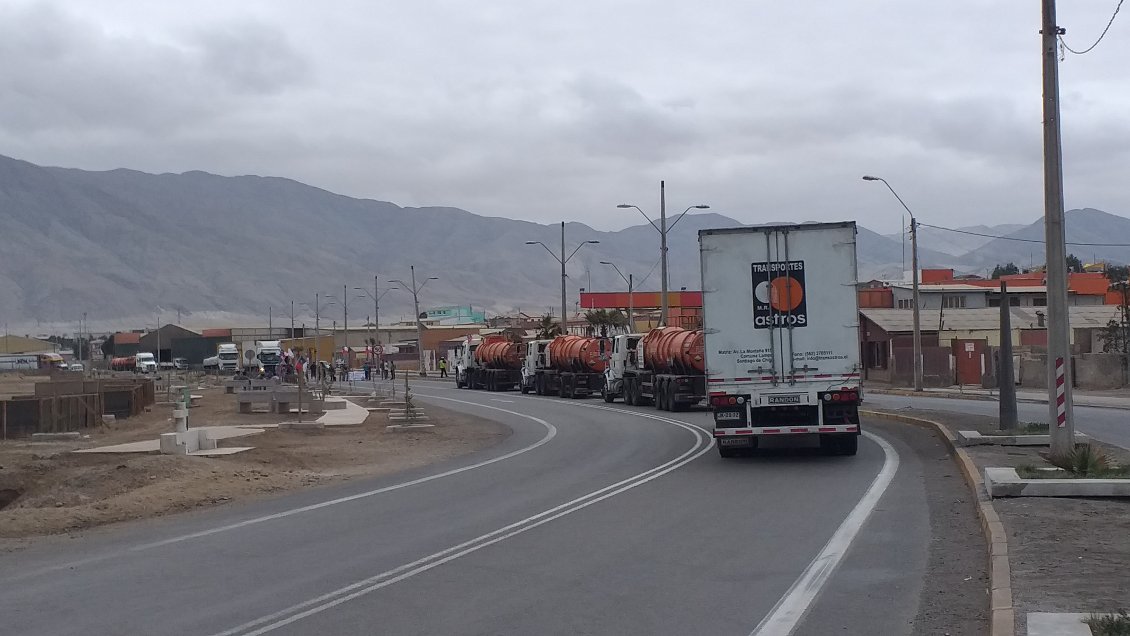Trabajadores portuarios de Chañaral cierran la Ruta 5 para camiones y buses
