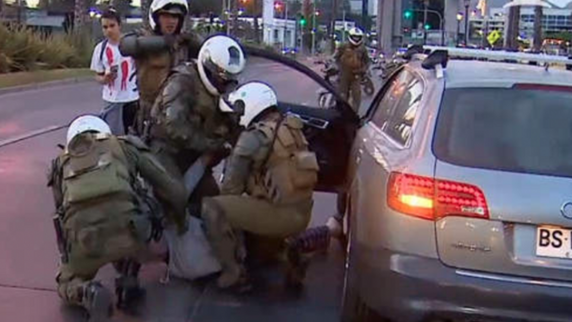 Carabineros detuvo a sujeto por disparar contra manifestantes en La Dehesa