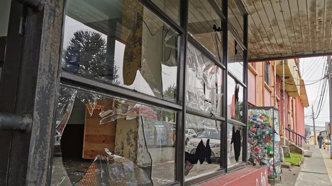 Dos jóvenes fueron detenidos por destrozos y desórdenes en el centro de Ancud
