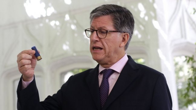 Vivanco: No es posible que la máxima autoridad de Carabineros no sepa la composición de los perdigones