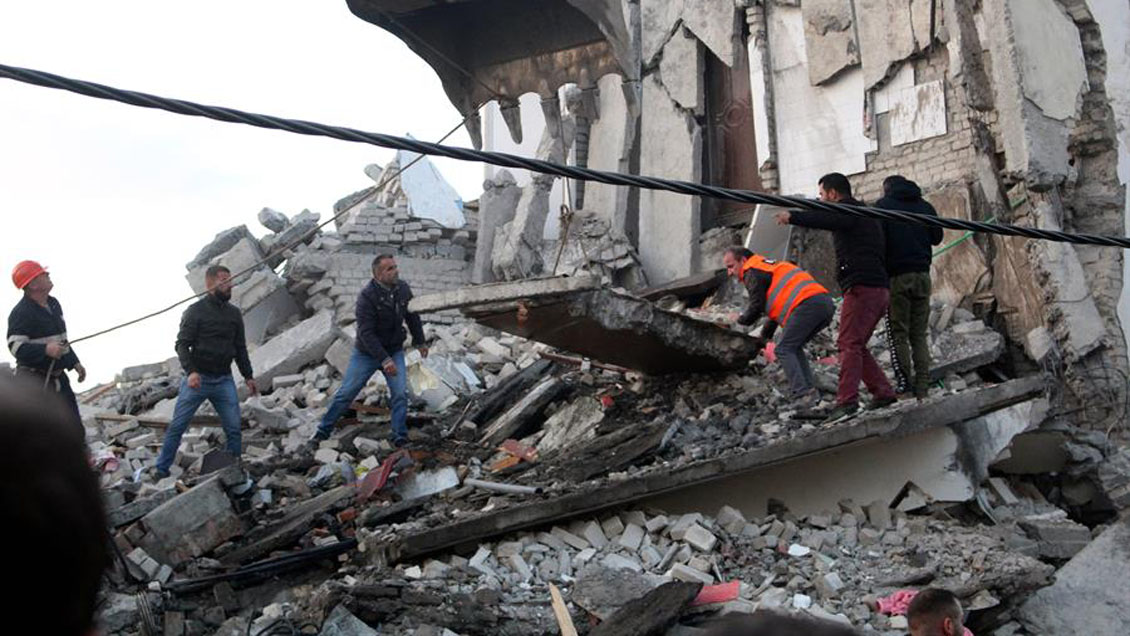 Sismo 6,4 deja al menos siete muertos y cientos de heridos en Albania