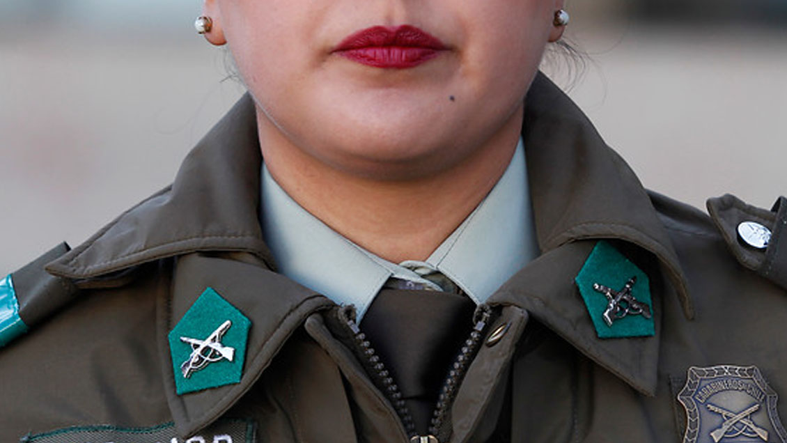 Carabinera en estado grave luego de ser baleada durante incidentes en Plaza Italia