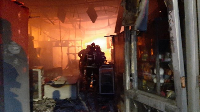 Incendio afectó a galería comercial en el casco histórico de Talca