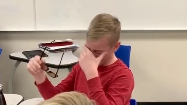 Niño daltónico vio los colores bien por primera vez y su emoción se viralizó