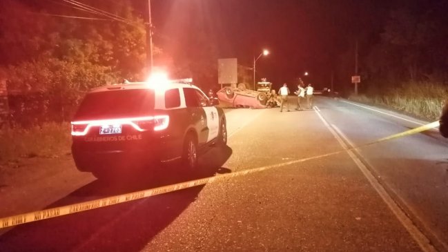 Un muerto y dos heridos de gravedad dejó volcamiento de camioneta en Villarrica