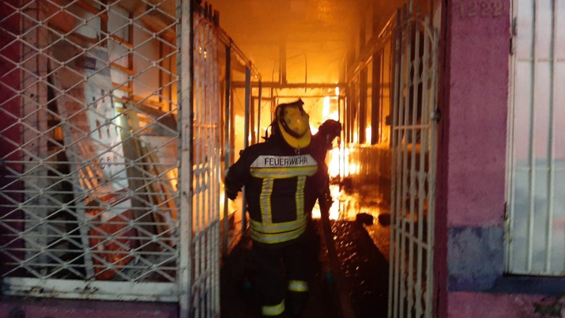 Ministerio Público investiga posibles causas de incendio en galería comercial de Talca