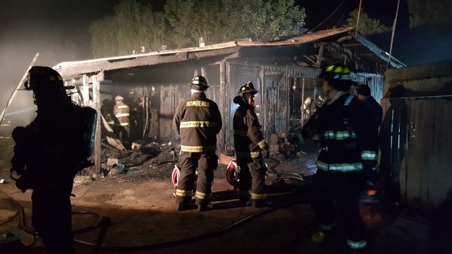 Osorno: Dos personas quedaron atrapadas en un incendio donde una de ellas falleció