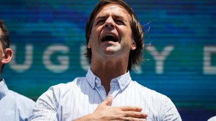   Luis Lacalle Pou celebró triunfo electoral con sus seguidores en Uruguay 