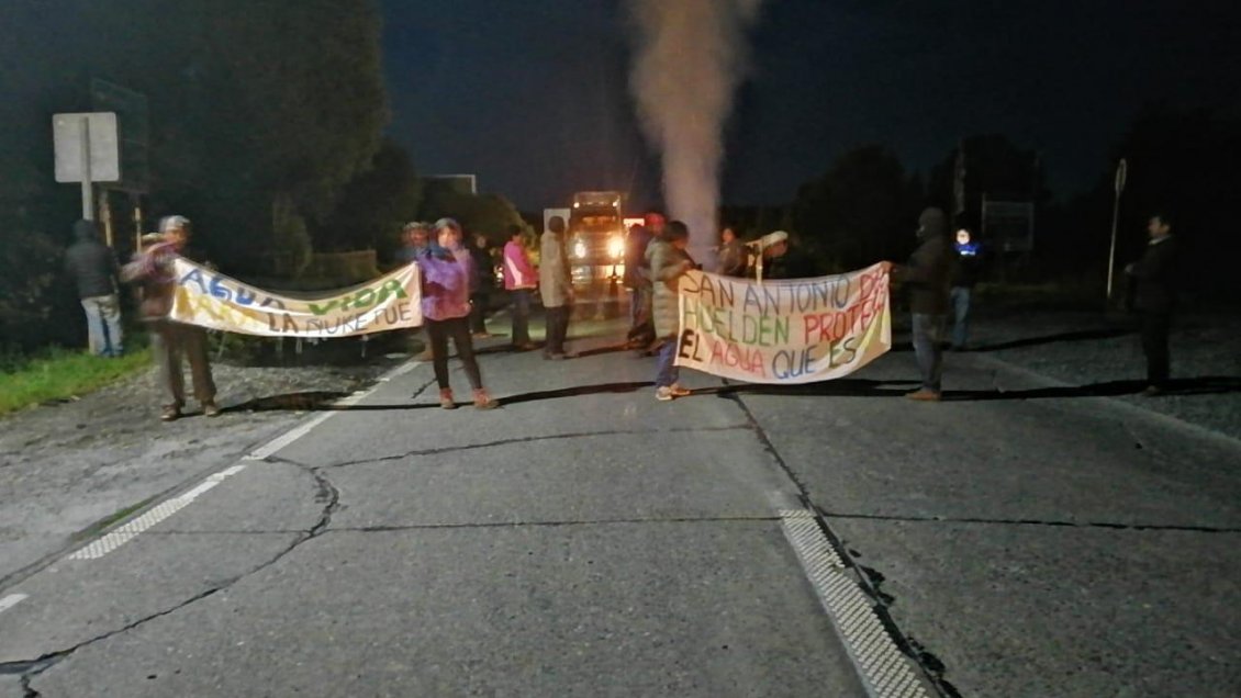 Vecinos de San Antonio de Huelden se manifiestan a un mes de que finalice la alerta sanitaria en Chiloé