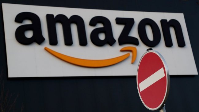 Amazon retira de venta adornos navideños con imágenes de Auschwitz tras críticas