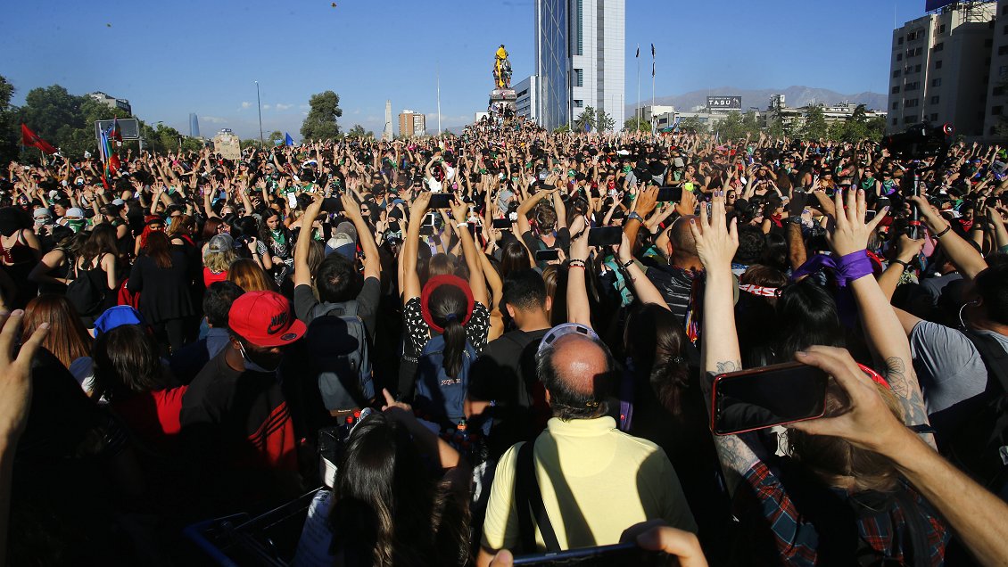 La economía chilena cayó 3,4% en octubre, mes en el que estalló la crisis social