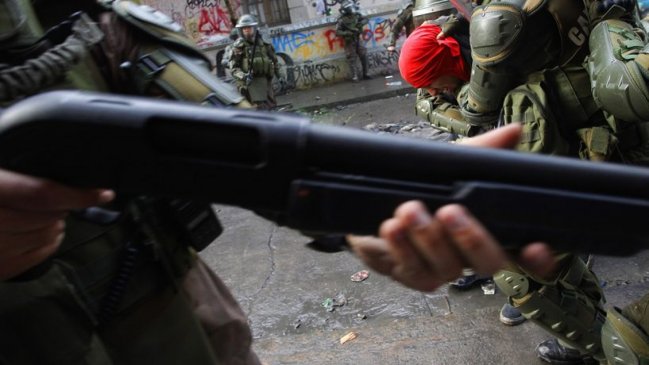 Carabineros: Efectivos de FFEE certificados en uso de escopeta antidisturbios serán reentrenados