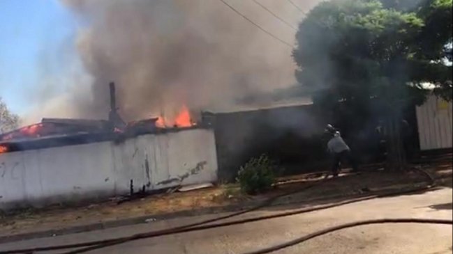 Incendio en Villa Panamericana de Talca dejó seis viviendas destruidas