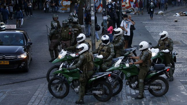 Contraloría aclara cuándo se puede entonar el himno de Carabineros tras polémica en Valparaíso