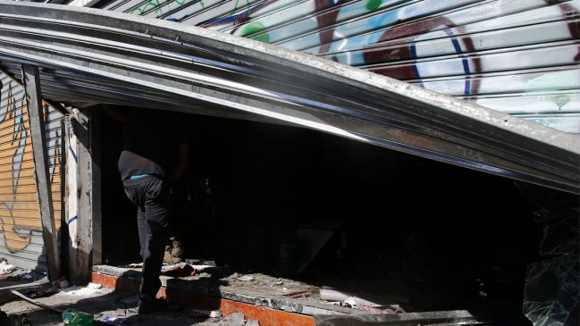 Allanamientos dejaron cinco detenidos por saqueos a supermercado de La Cisterna