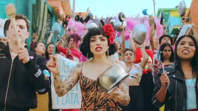 Video Mon Laferte Estrenó El Video Para Su Plata Ta Tá Cooperativacl 