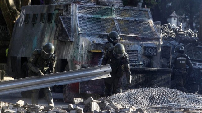 Disuasivos acústicos en protestas: Fonoaudiólogos advierten sobre pérdida auditiva irreversible