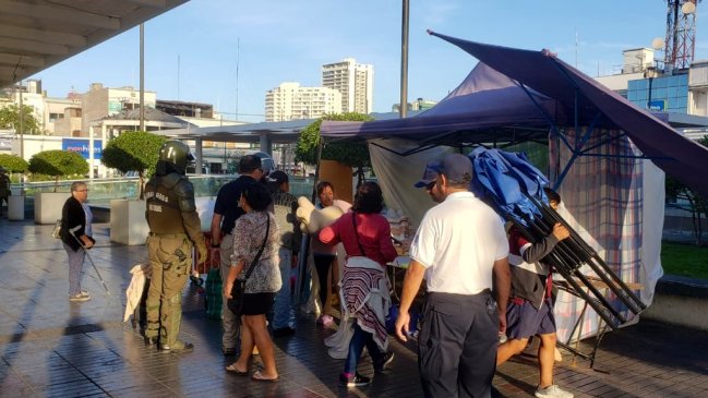 Desalojan a comercio ambulante del centro de Iquique