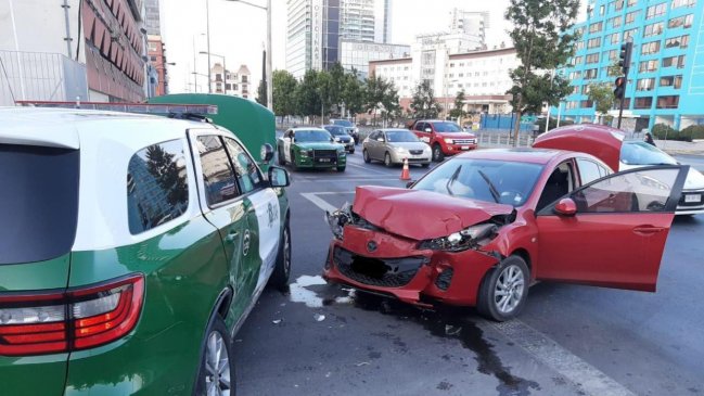 Tres lesionados dejó colisión de vehículo policial y automovil en Antofagasta