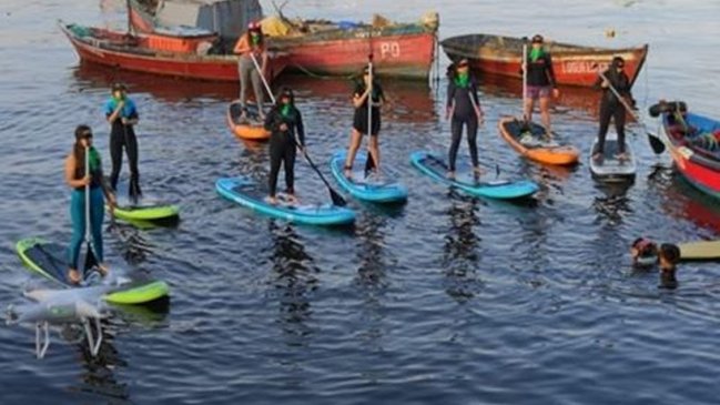 Antofagasta: Mujeres realizaron perfomance de LasTesis en el mar