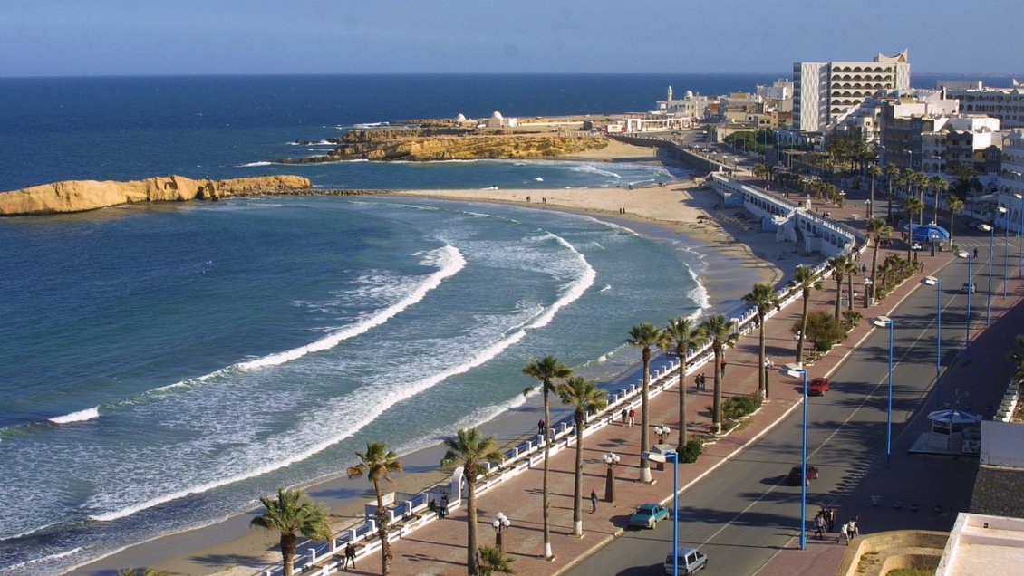 Arabia Saudí eliminó acceso apartado para hombres solteros en los restaurantes