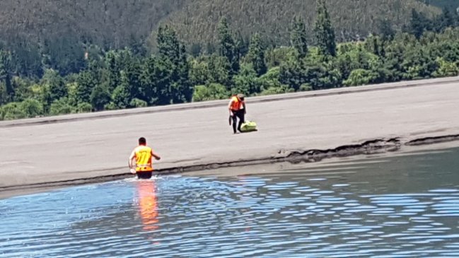 Hualqui: Bomberos y Carabineros buscan a joven que cayó al río Biobío