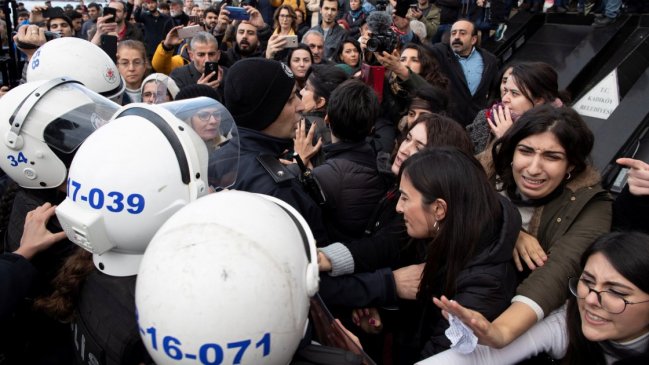 Mujeres fueron reprimidas tras replicar 