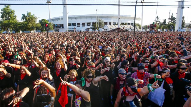 Ministra Plá valora intervención de LasTesis pero admite que hay frases que no comparte