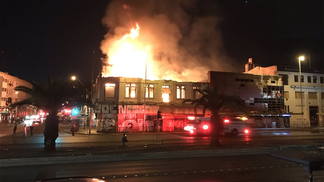 Nuevo incendio afecta a edificio en Matucana con la Alameda