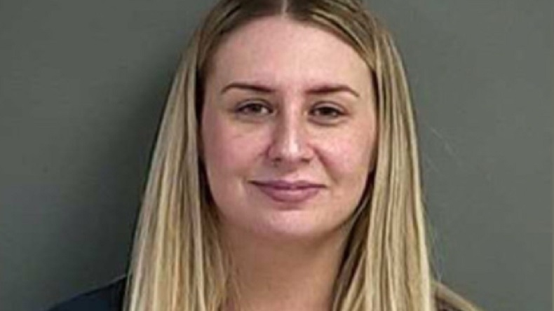 En el colegio de su hija: Arrestan a mujer por abuso sexual de un escolar de 14 años