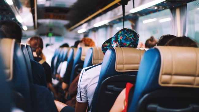 Obligan a evacuar un bus por fuerte olor a desodorante