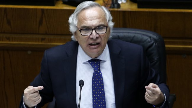 Chadwick enfrentó acusación constitucional: 