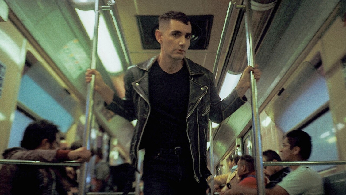 Alex Anwandter fijó show que irá a beneficio de la Cruz Roja