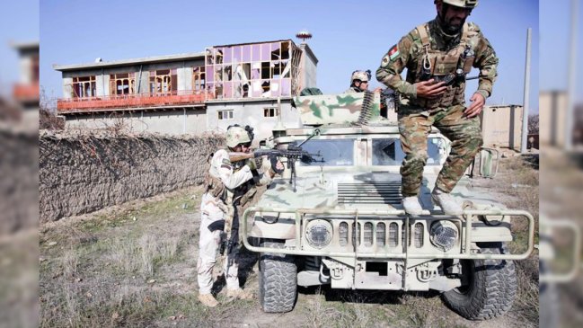 Un muerto y 60 heridos en ataque cerca de base estadounidense en Afganistán