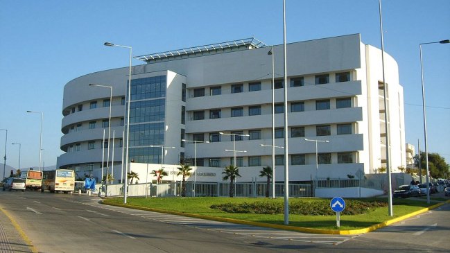 Dos hombres irrumpieron baleados en Hospital de Coquimbo: Cargaban a un tercero, muerto