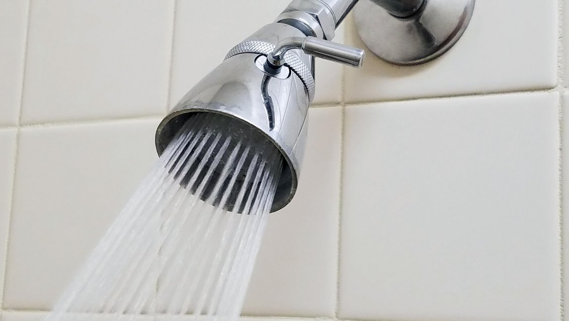 Fisco deberá indemnizar a conscripto que se cayó en la ducha por 