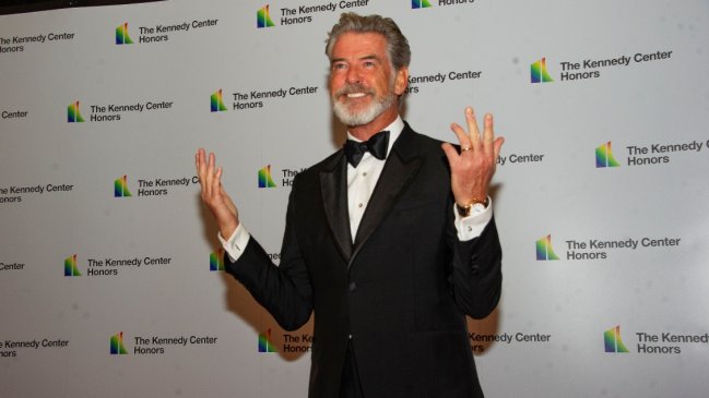 Pierce Brosnan se une a Camila Cabello en la nueva versión de 