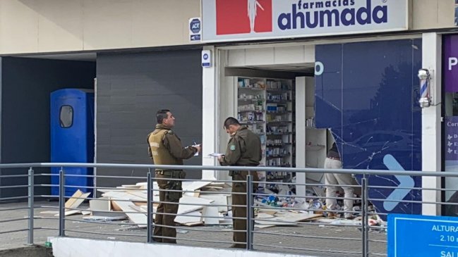 Con método de alunizaje, delincuentes robaron farmacia en mall de Puerto Montt
