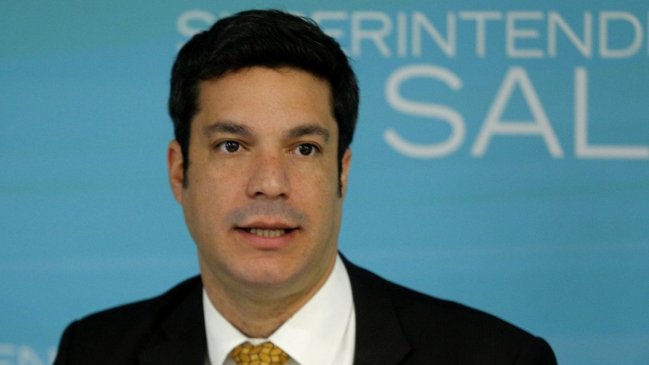 Ex superintendente: Cambios en isapres son un muy buen primer paso, pero falta por avanzar