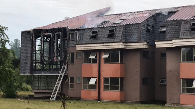 Incendian seminario y amenazan al gobernador de Cautín