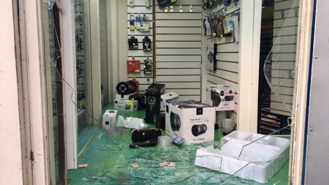 Cuatro personas detenidas por robo que afectó a librería en Coyhaique