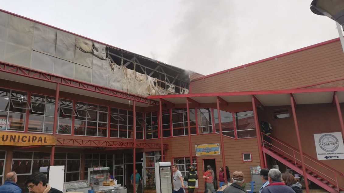 Mercado de Ancud continúa funcionando a pesar del incendio que lo afectó