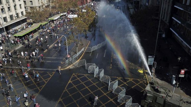 Carabineros descartó uso de soda cáustica en el carro lanzaaguas