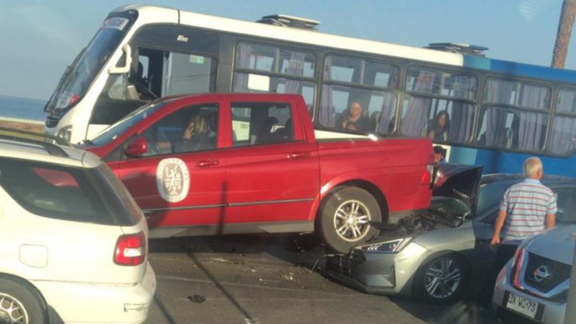 Colisión por alcance dejó dos lesionados en el sector sur de Antofagasta