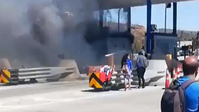 Queman plaza de peaje de Ovalle en manifestación por alza en las tarifas