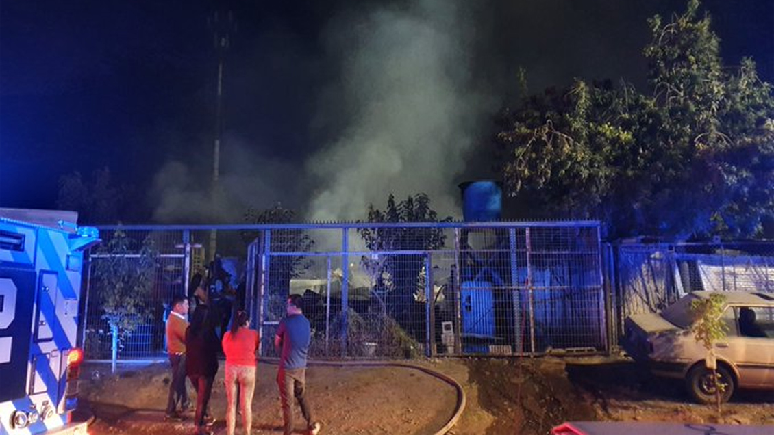Incendio azotó a fábrica de ataúdes y una iglesia en Cerro Navia