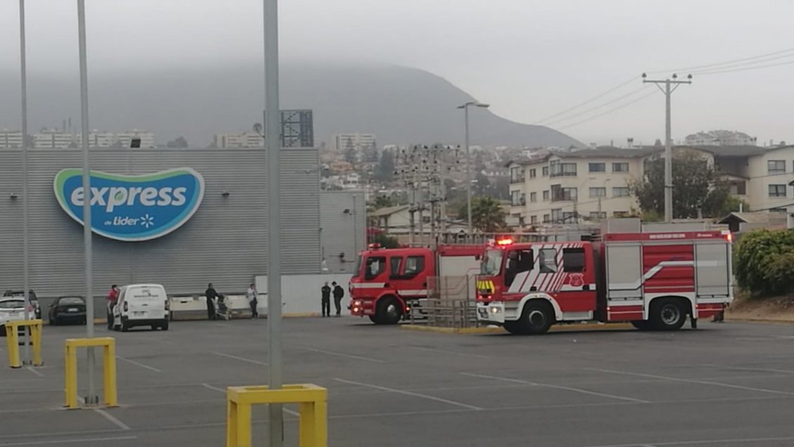 Explosión se registra en supermercado Líder de La Serena