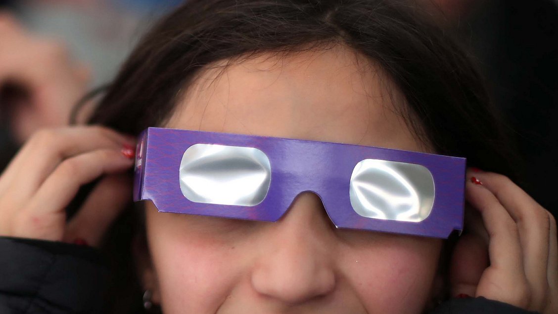 Caso eclipse: Reabrirán sumario para saber por qué lentes terminaron sorteados por dirigente RN