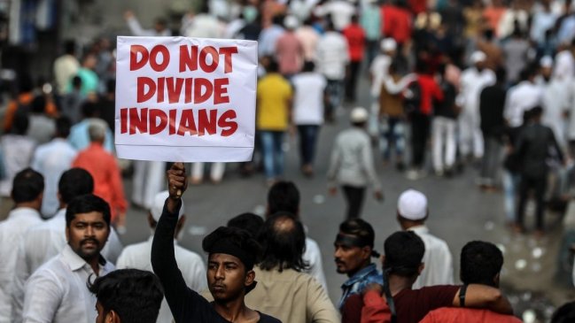 Gobierno de India suspendió internet y telefonía mientras escalan protestas