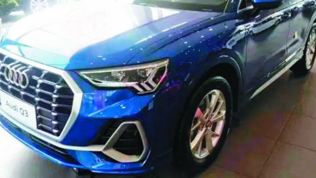 Niña rayó con una piedra 10 autos de lujo y sus papás lo pagaron muy caro